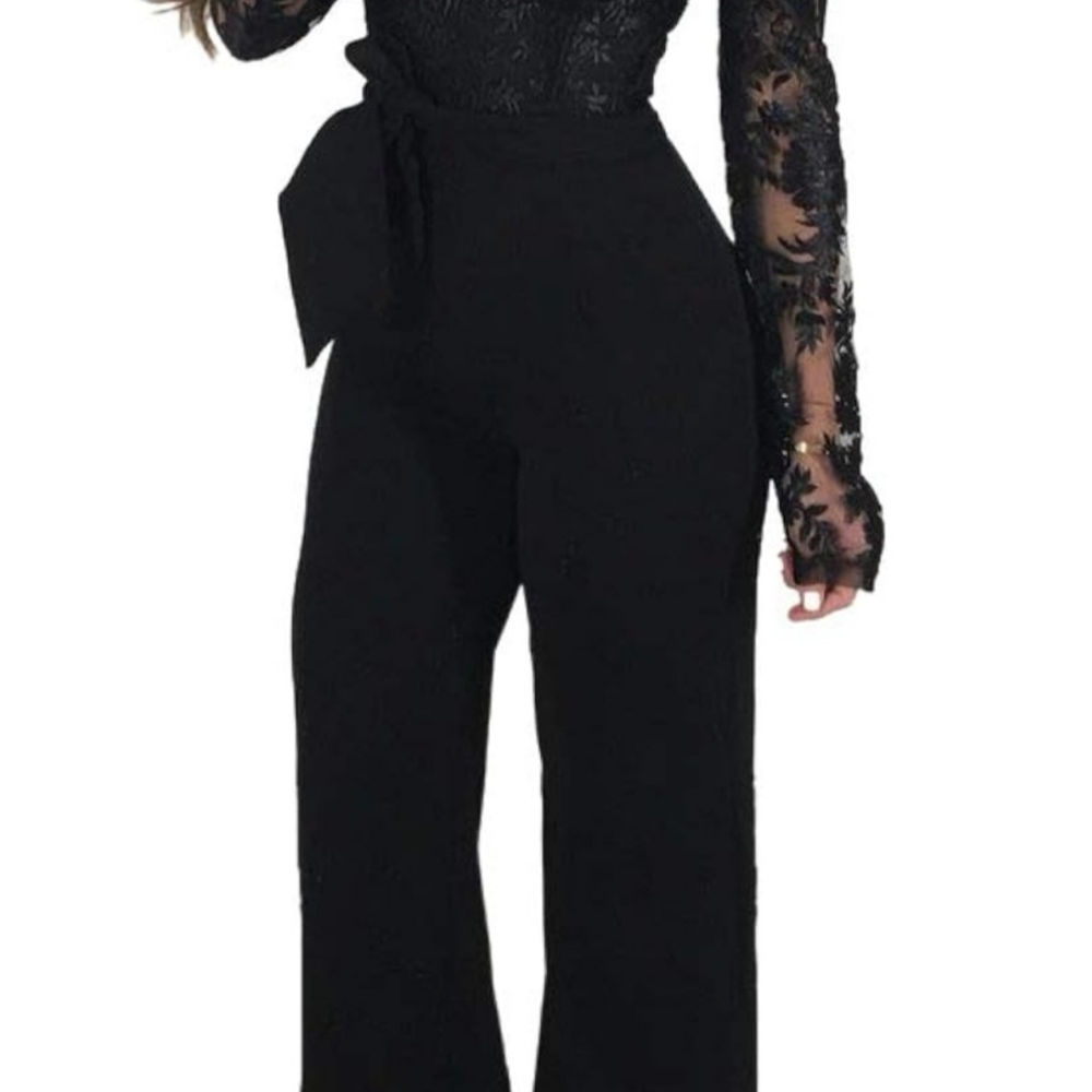 Black lace detail wide legged romper soo beautiful 😍